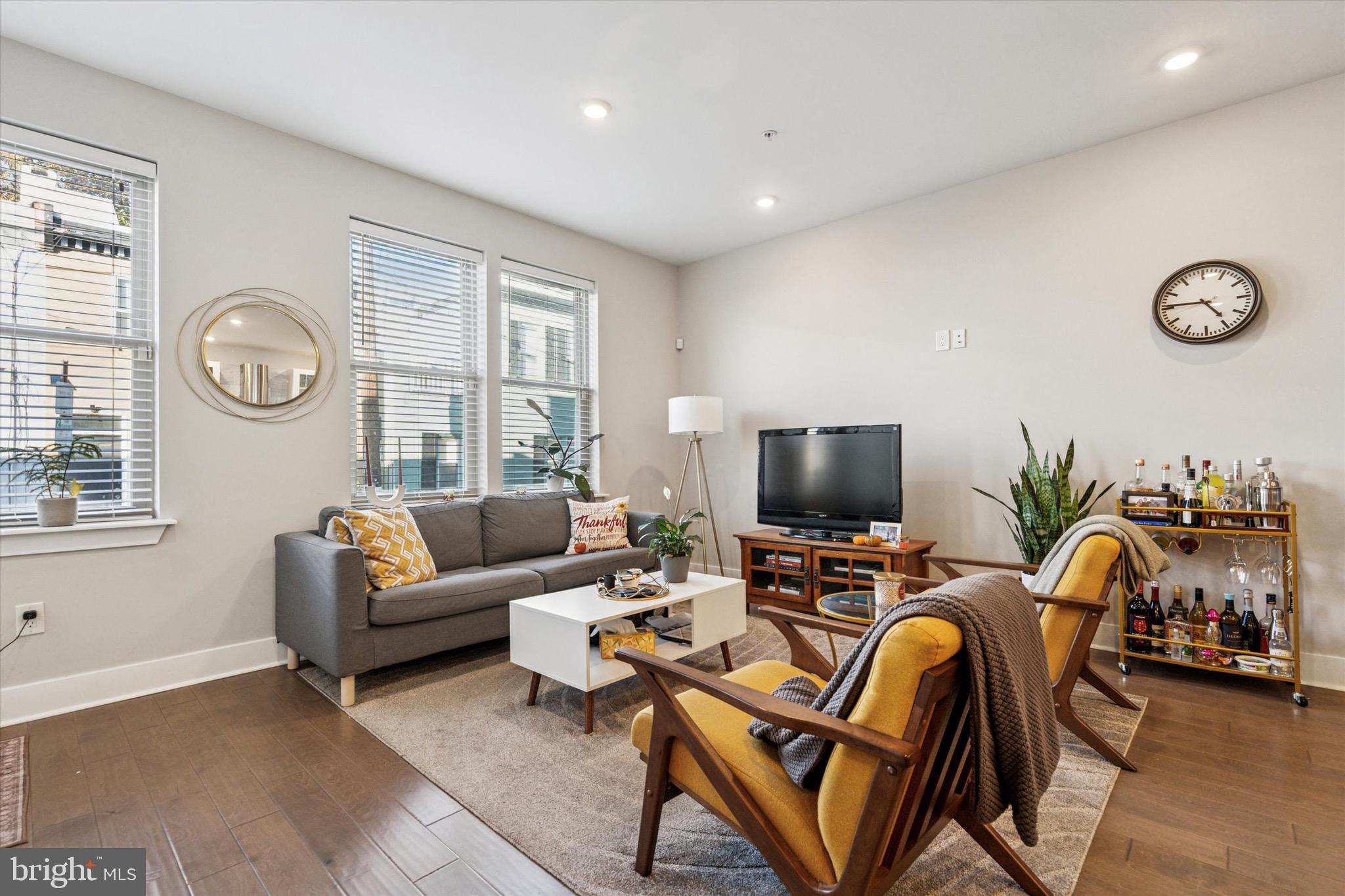 POINT BREEZE - Residential