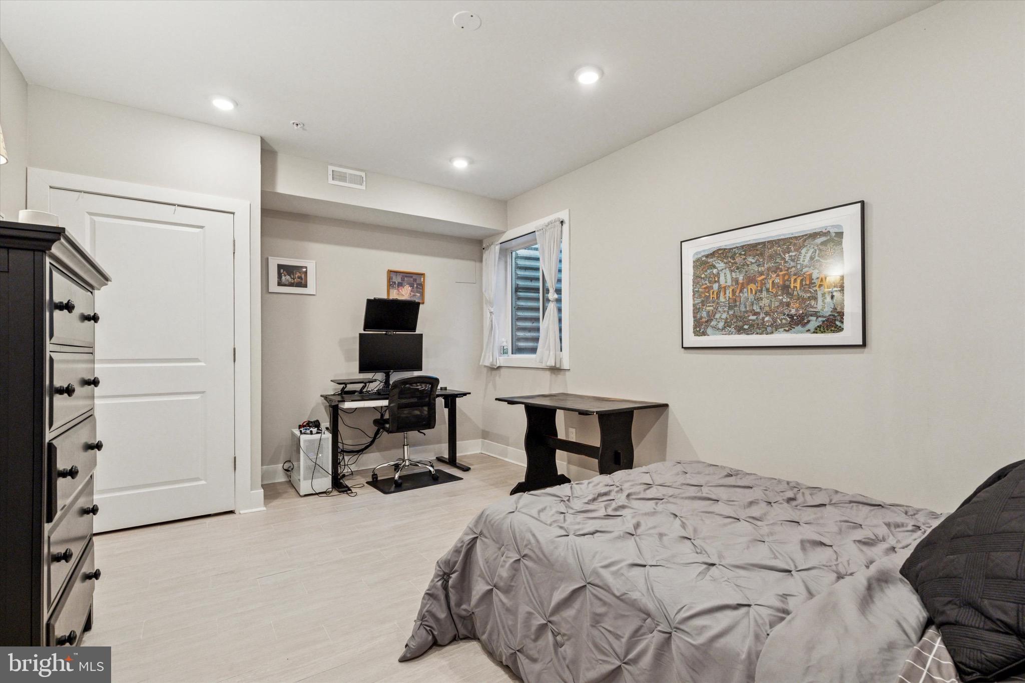 POINT BREEZE - Residential