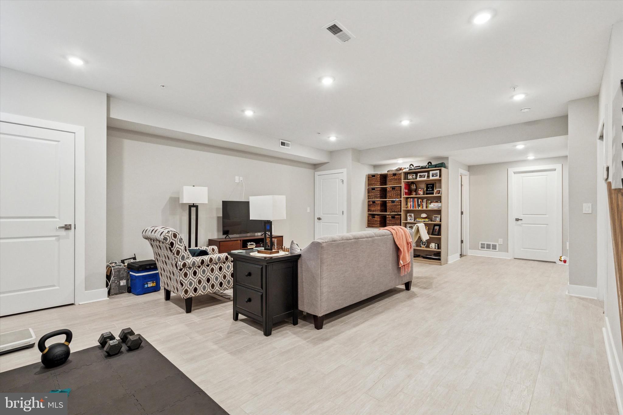 POINT BREEZE - Residential