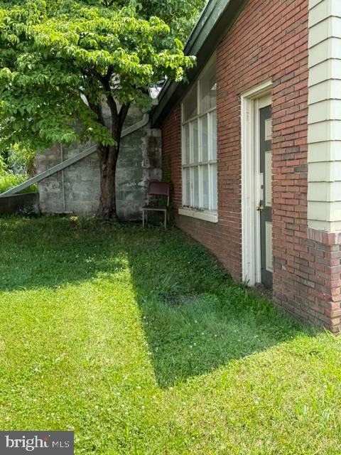 2114 LINCOLN WAY EAST