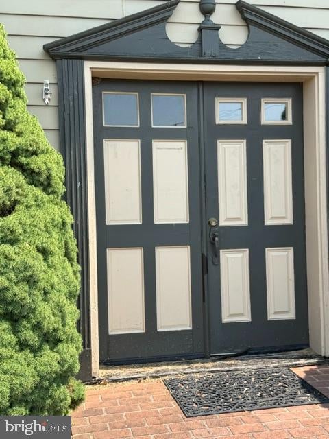 2114 LINCOLN WAY EAST