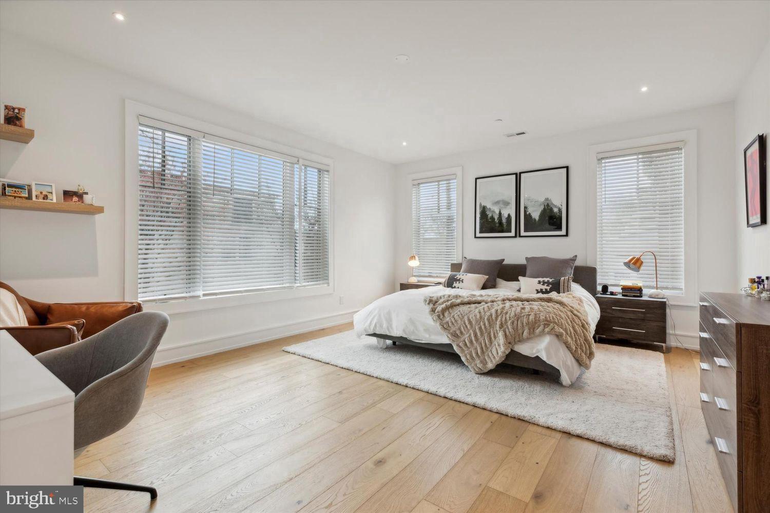 CHESTNUT HILL - Residential