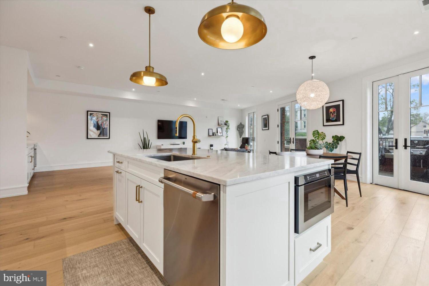 CHESTNUT HILL - Residential