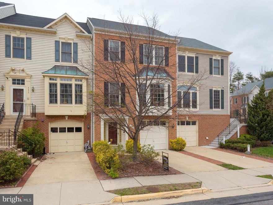 Beautiful hardwood floors throughout home, high ceilings. Open floor plan on main level with tall windows and tons of sunlight. Cathedral style ceiling in MBR with dual vanity, shower and large soaking tub in MBA. Community pool, tennis court & playground. Free community shuttle to Springfield Metro and VRE. Just minutes away from Ft. Belvoir,Pentagon,Conv. to I-95, I-395,I-495 and commuter lots.