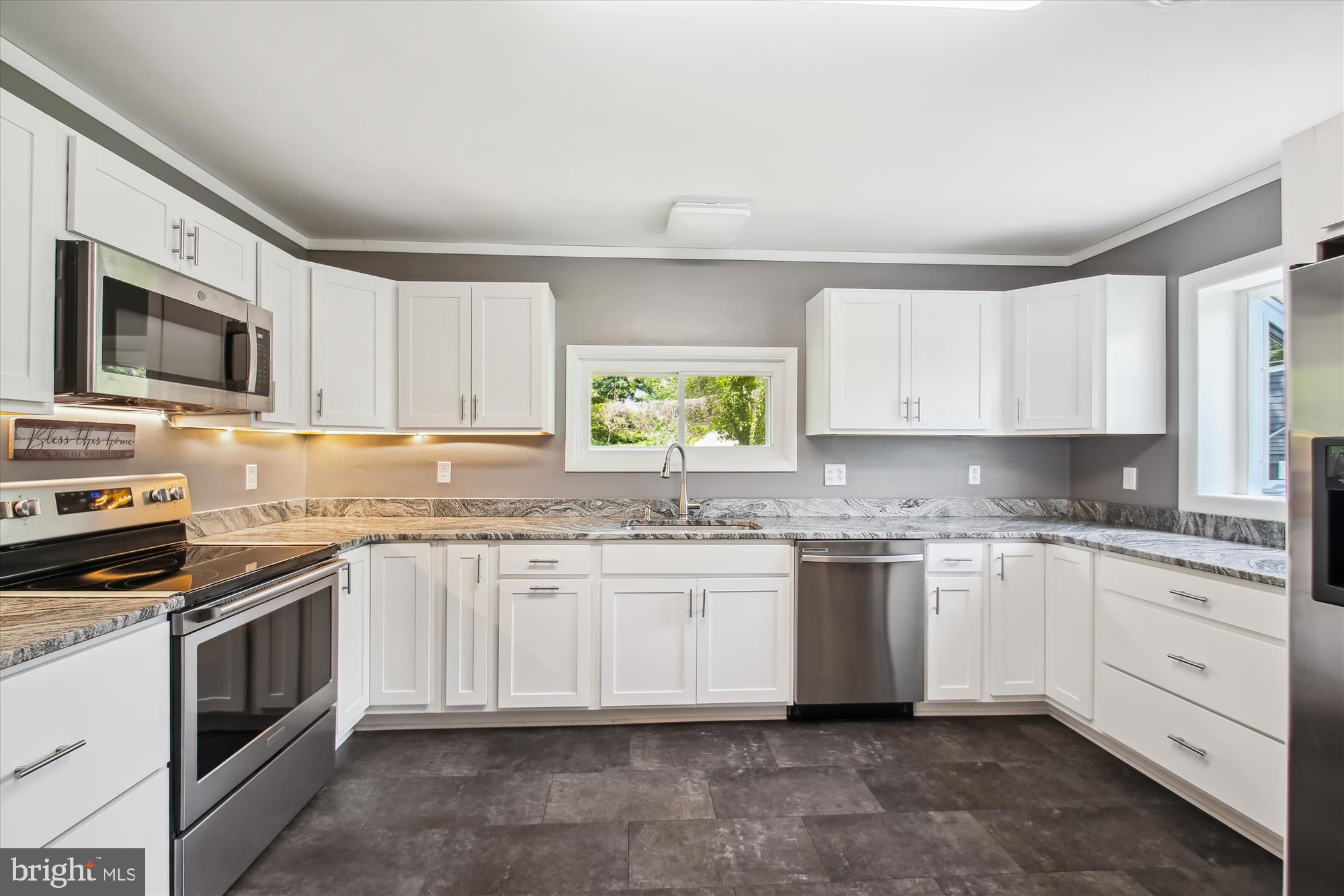 1482 FRIENDLY ROAD