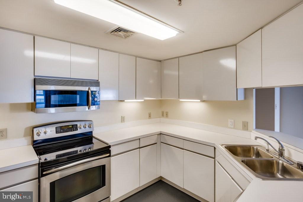 HARBOR EAST - Residential