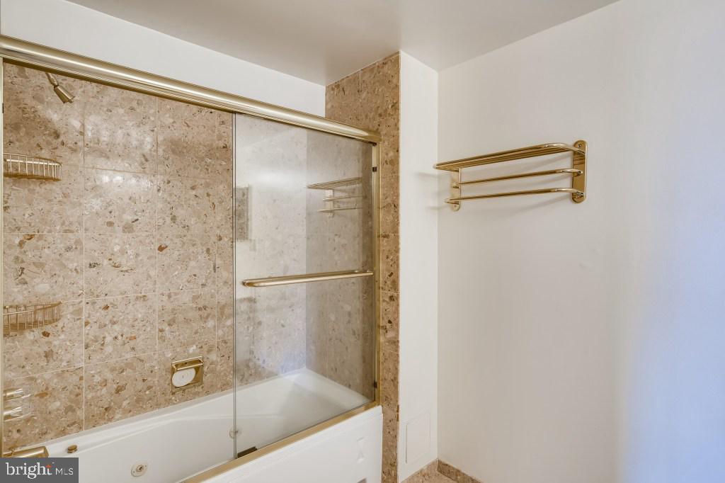 HARBOR EAST - Residential