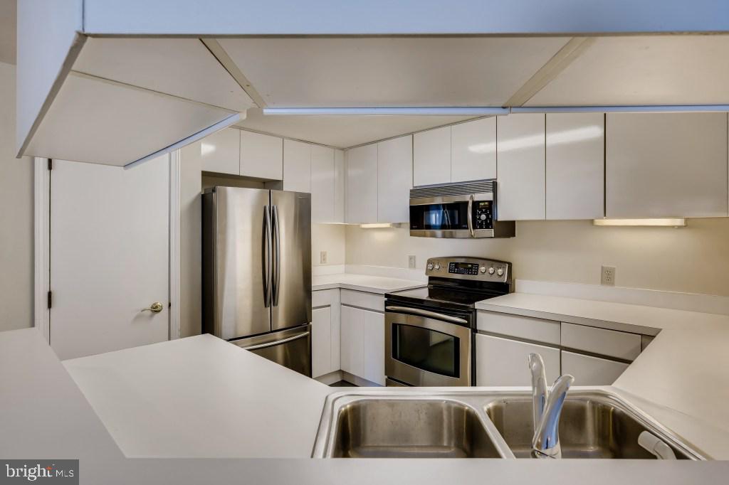 HARBOR EAST - Residential