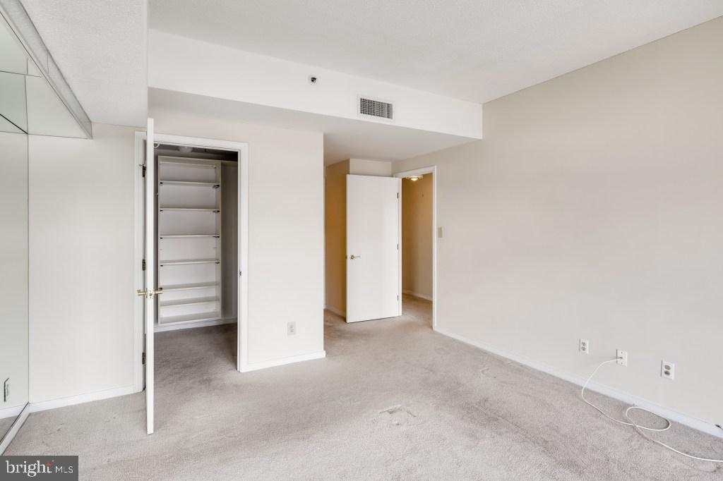 HARBOR EAST - Residential