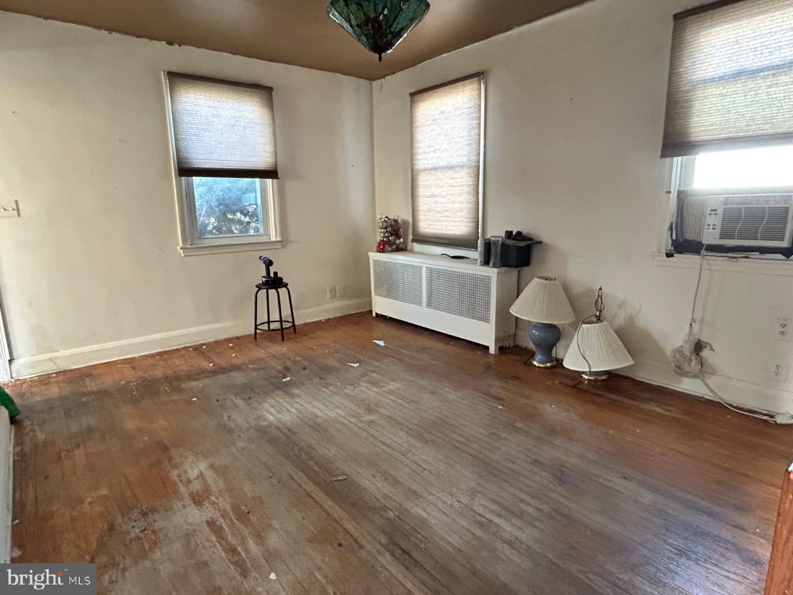 BROAD ACRES - Residential