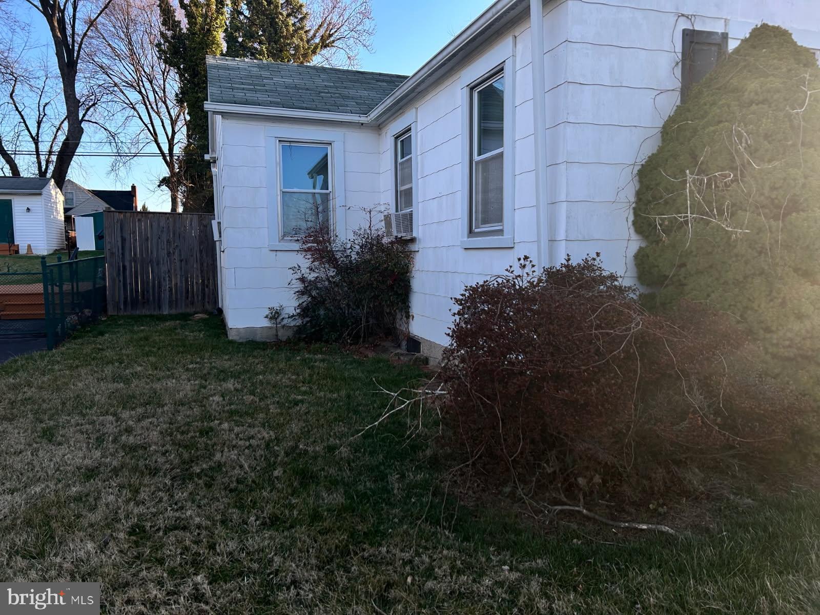 BROAD ACRES - Residential