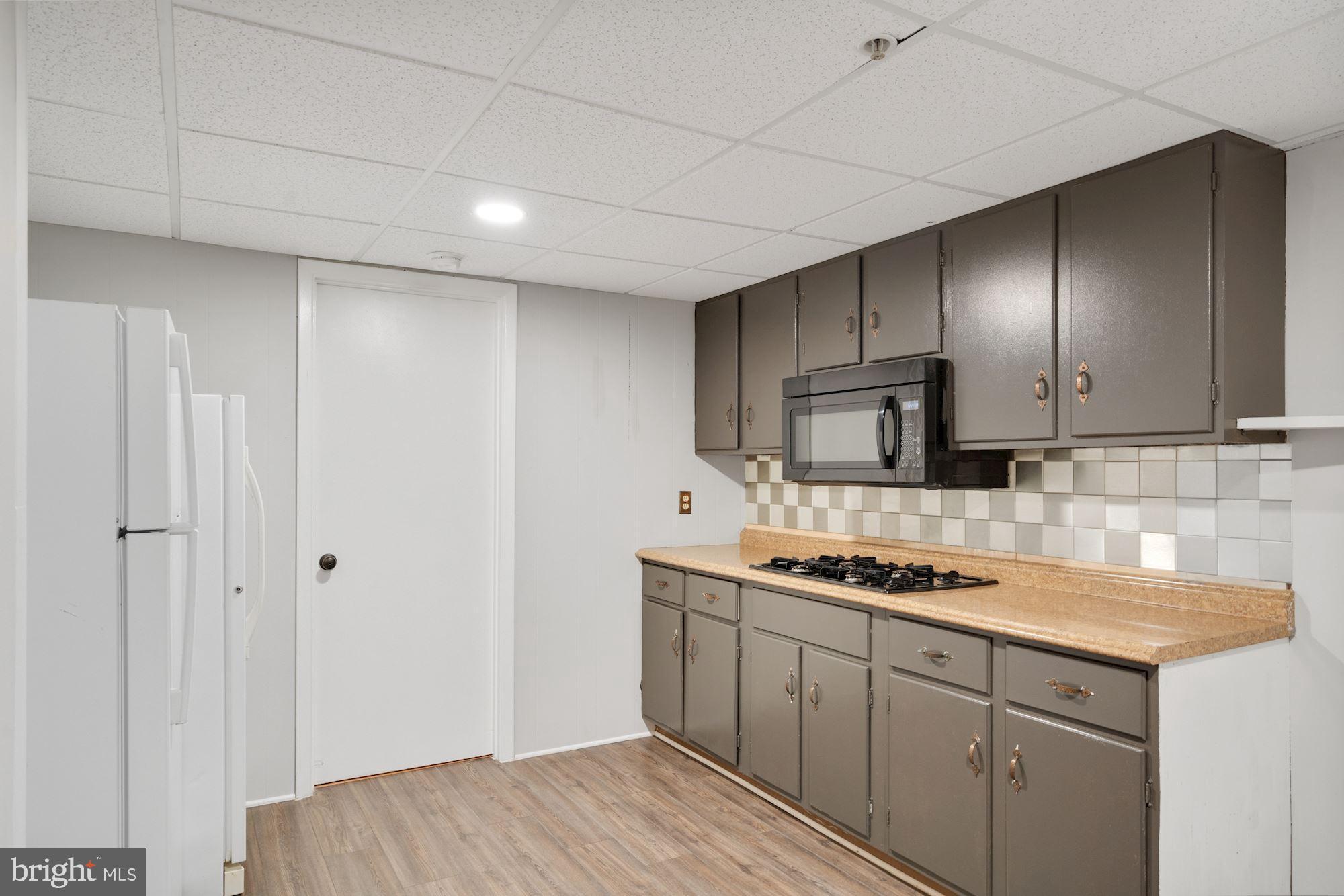 FRANKLIN KNOLLS - Residential Lease