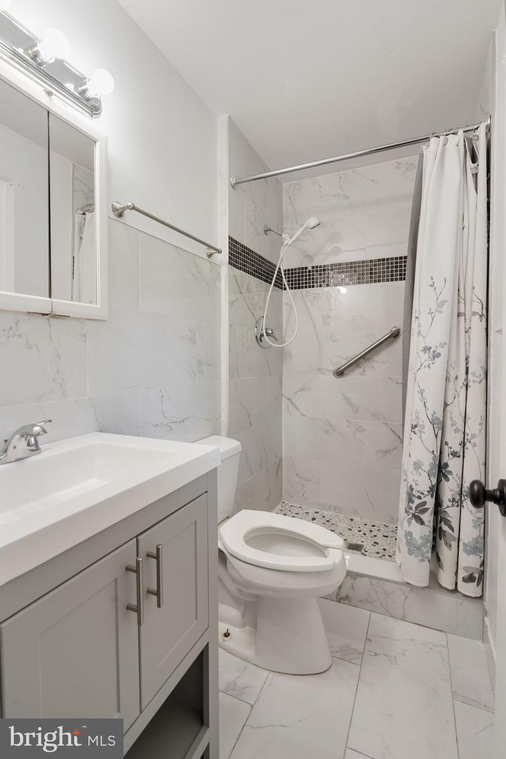 FRANKLIN KNOLLS - Residential Lease