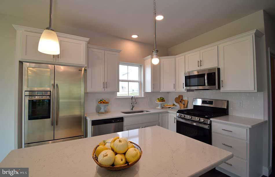 MCINTOSH FARMS - Residential