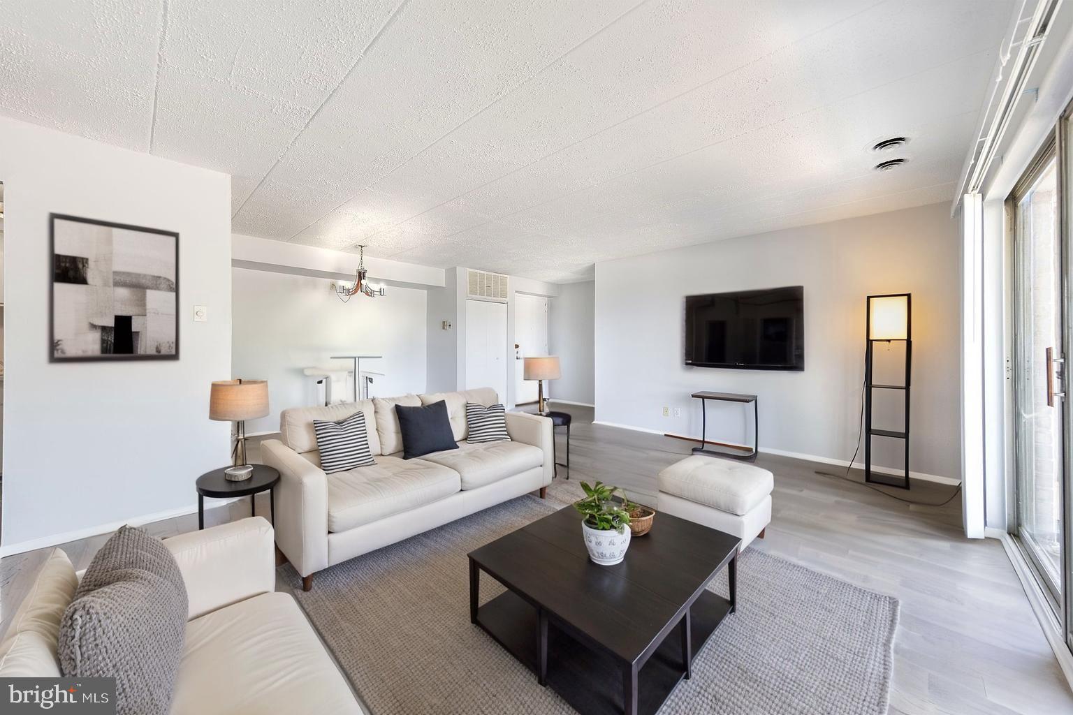 2600 INDIAN DRIVE 2B