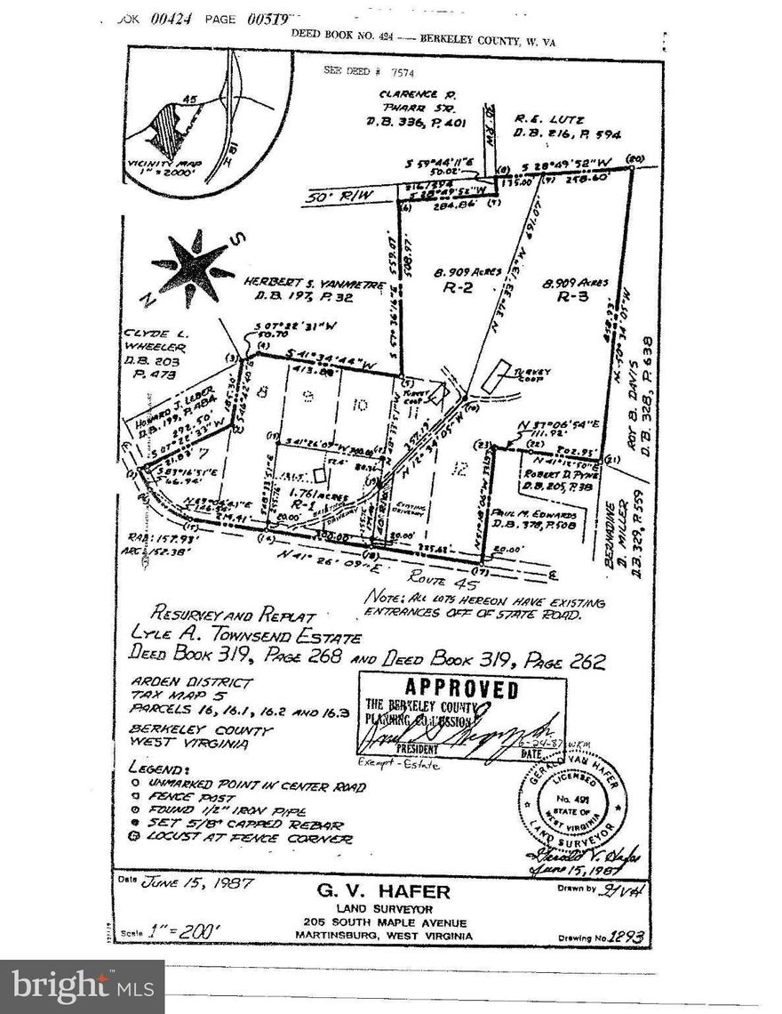 8.9 acres unrestricted, over 1000' of frontage. No zoning in Berkeley County.
