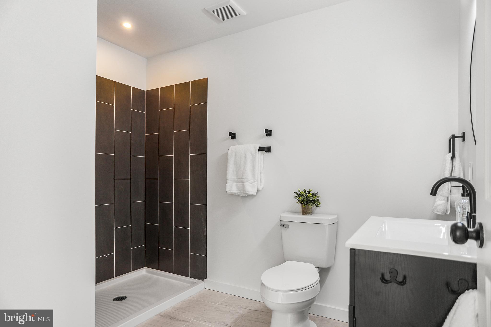 TWIN OAKS - Residential