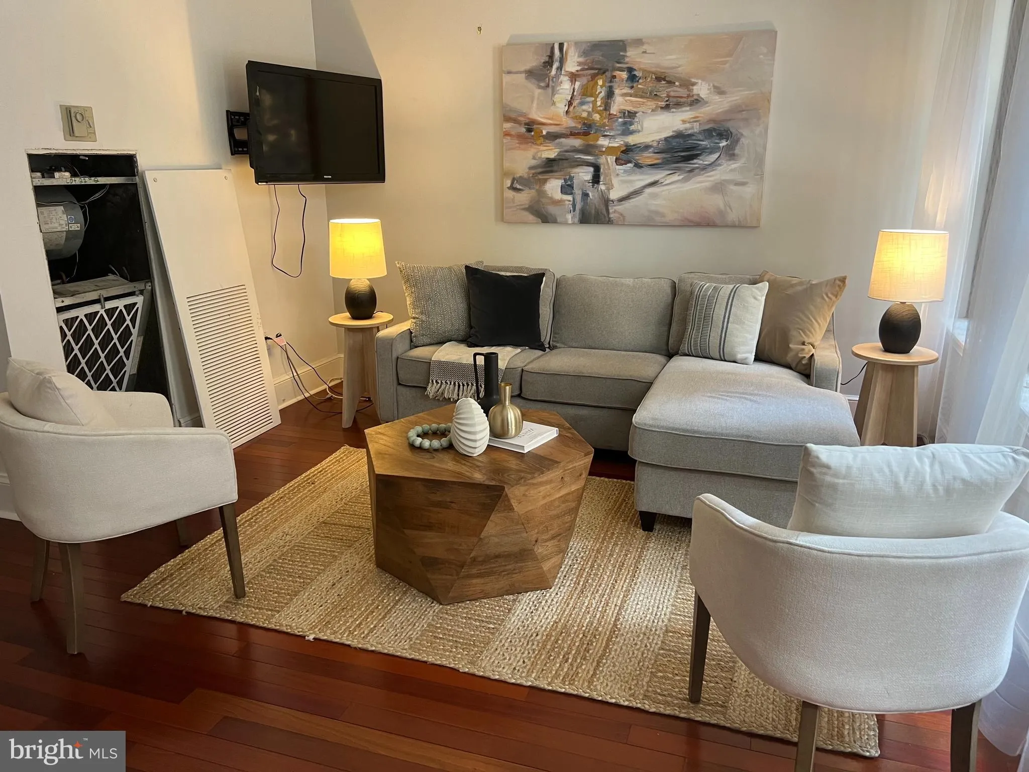 Philadelphia, Pennsylvania 19102, United States, 1 Bedroom Bedrooms, ,1 BathroomBathrooms,Residential,Active,44196