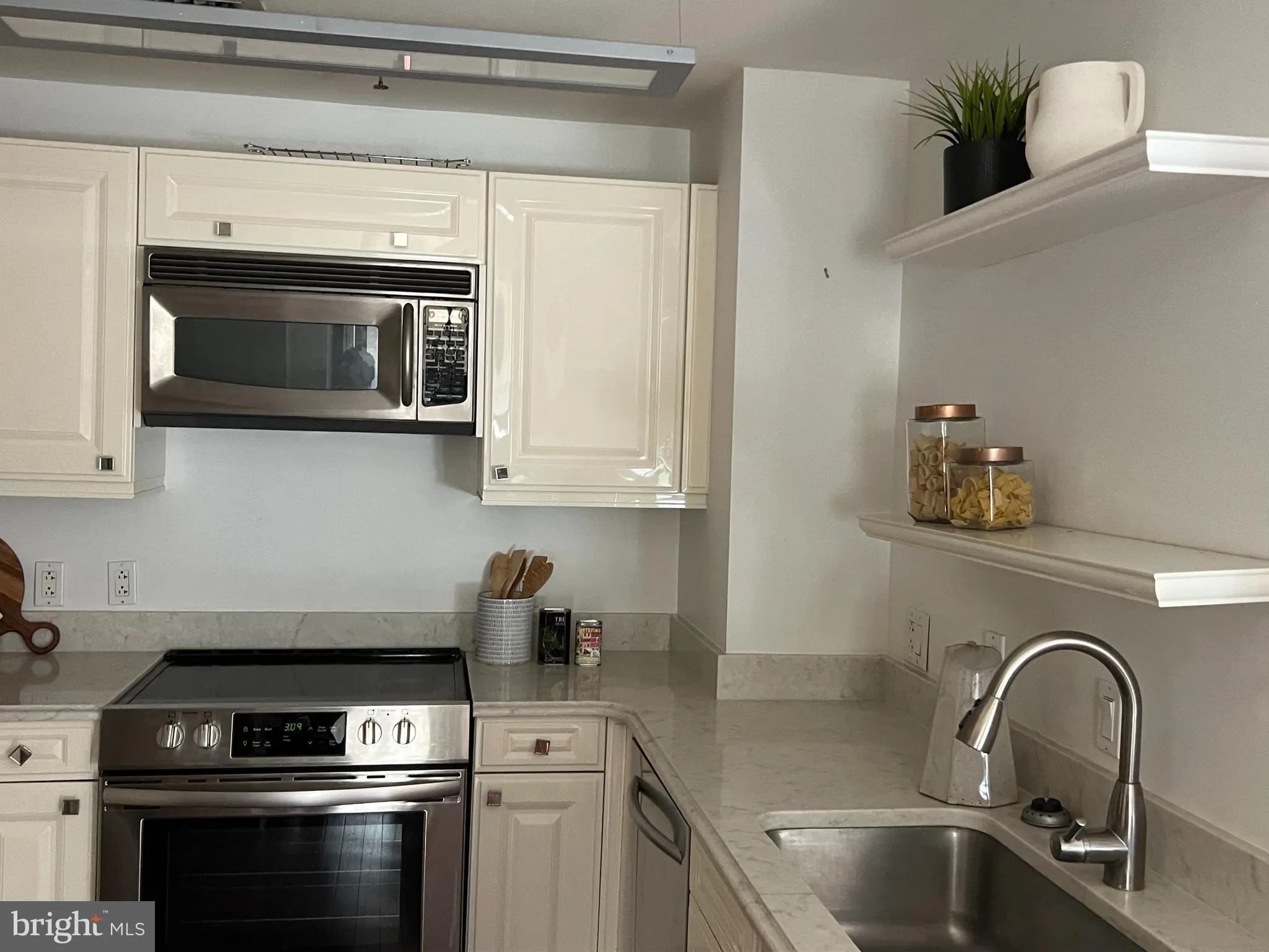 Philadelphia, Pennsylvania 19102, United States, 1 Bedroom Bedrooms, ,1 BathroomBathrooms,Residential,Active,44196