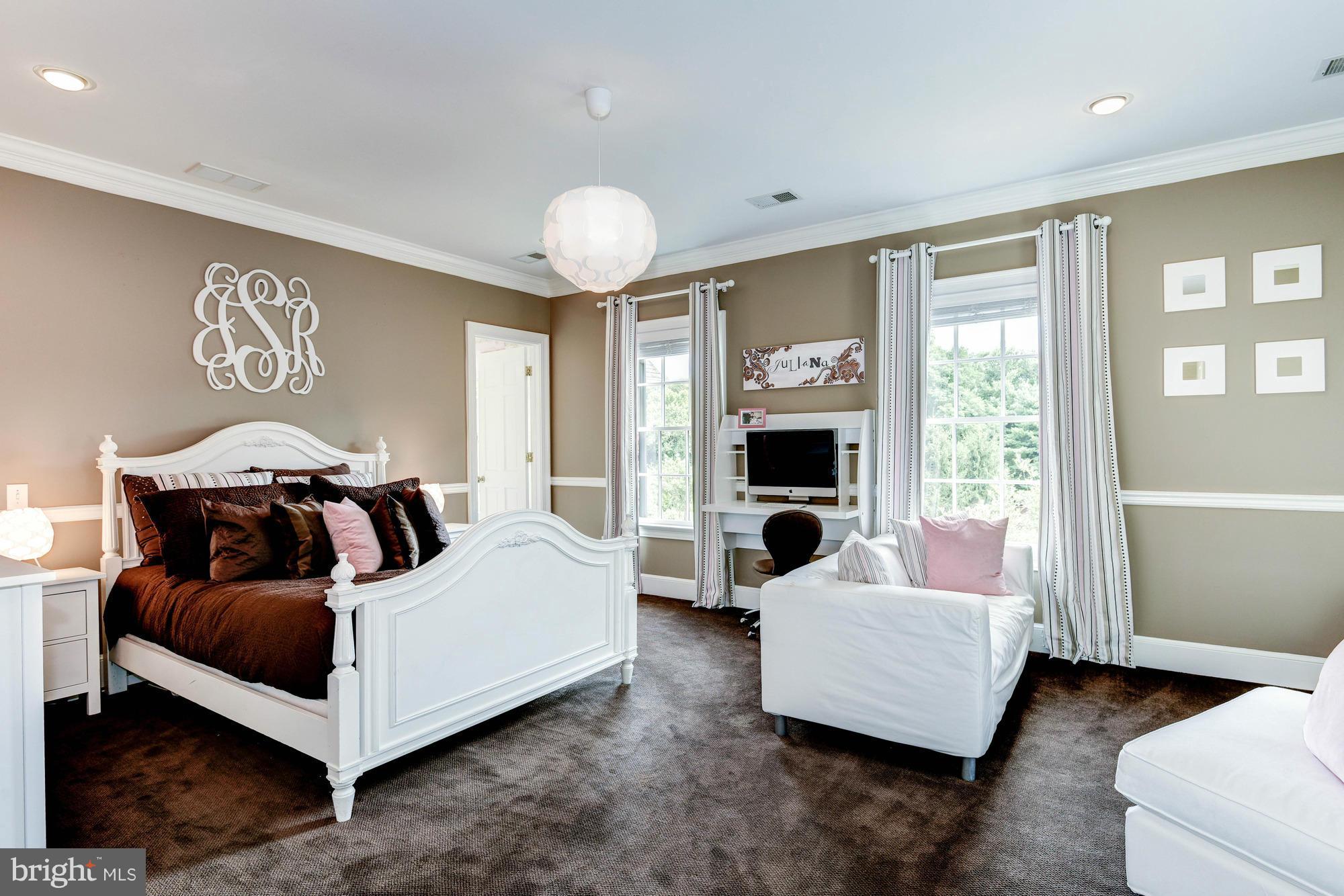 SADDLE RIDGE - Residential