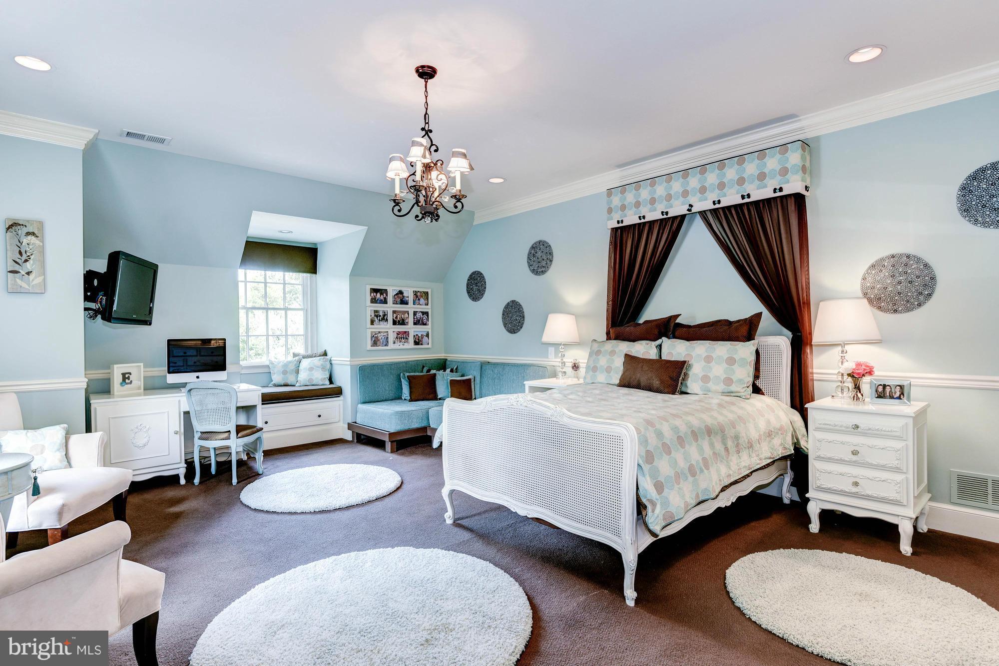 SADDLE RIDGE - Residential