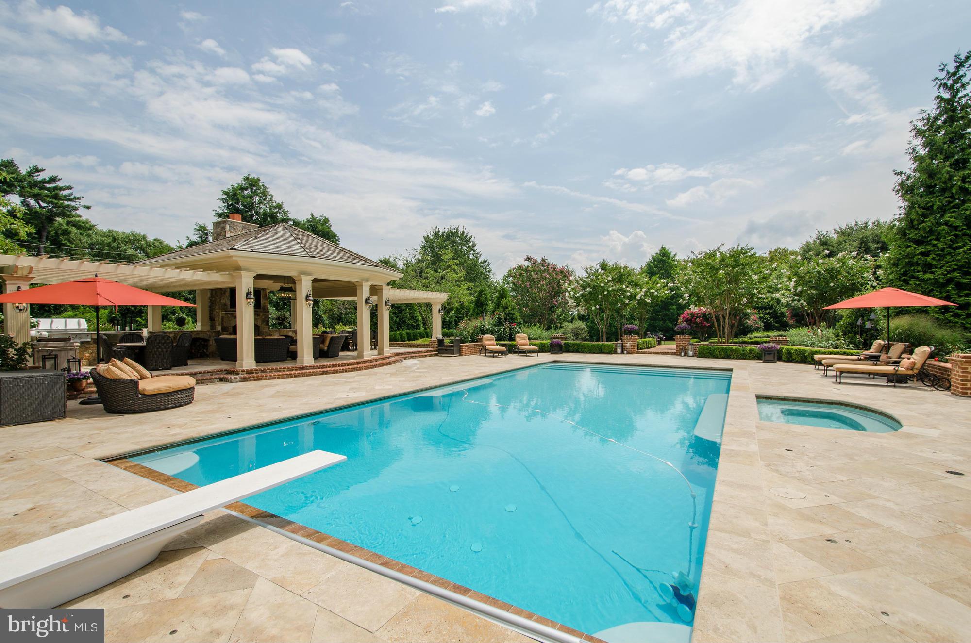 SADDLE RIDGE - Residential