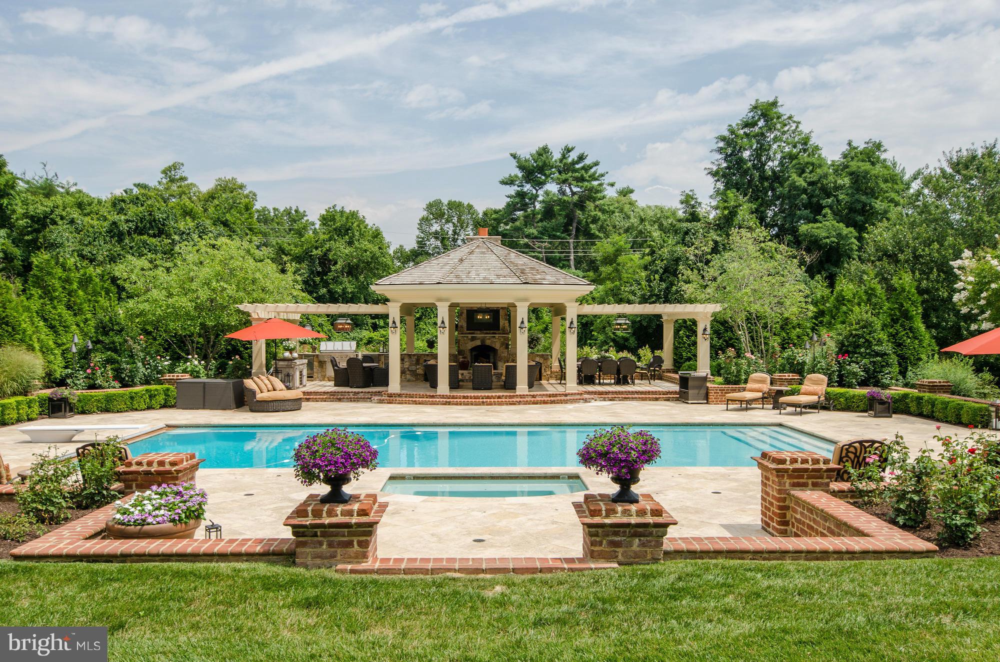 SADDLE RIDGE - Residential