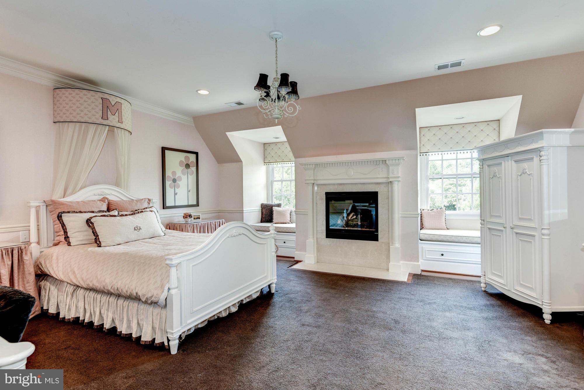 SADDLE RIDGE - Residential