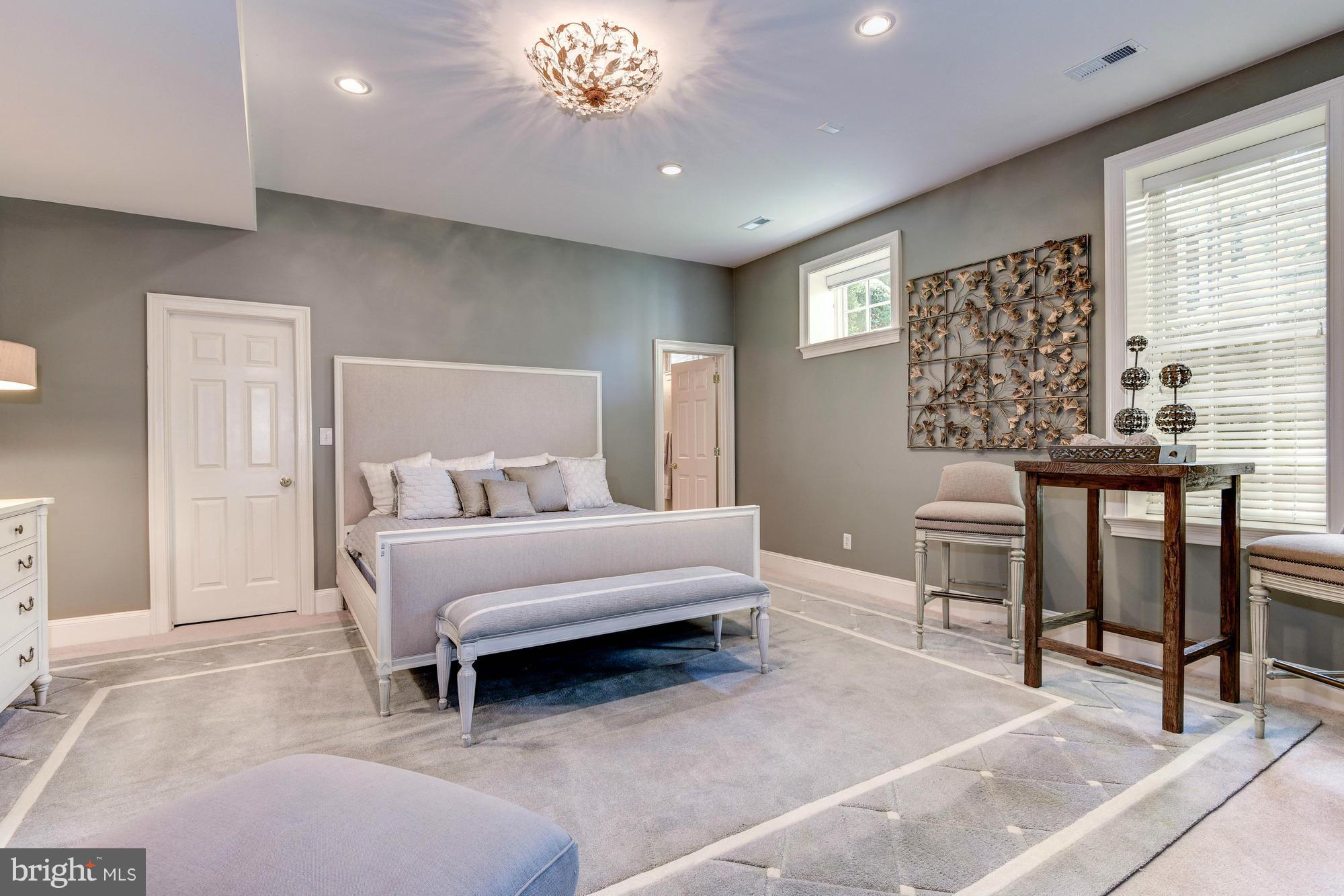 SADDLE RIDGE - Residential