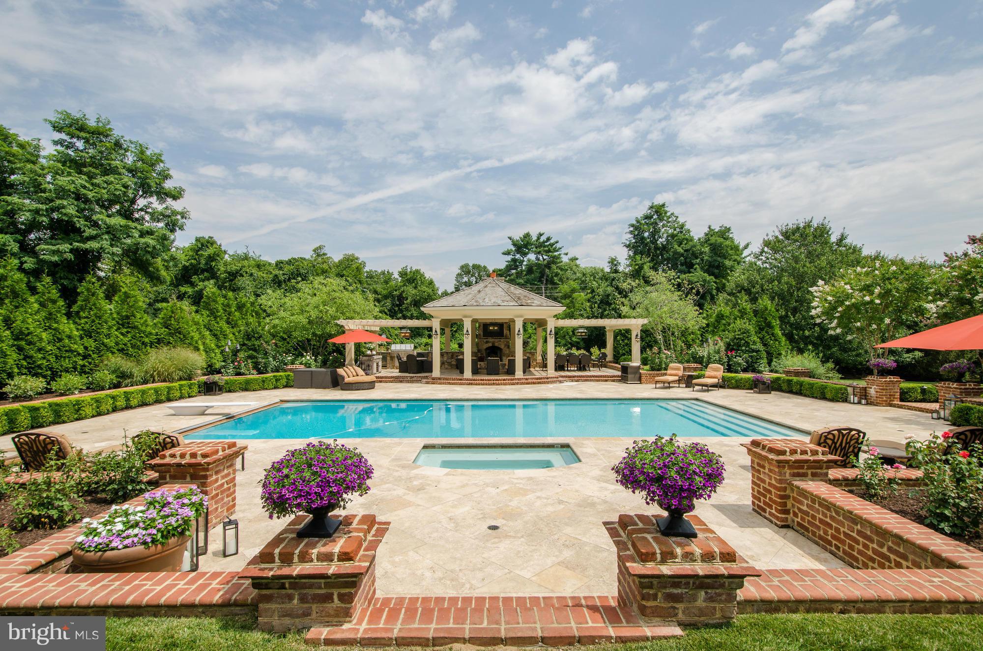 SADDLE RIDGE - Residential