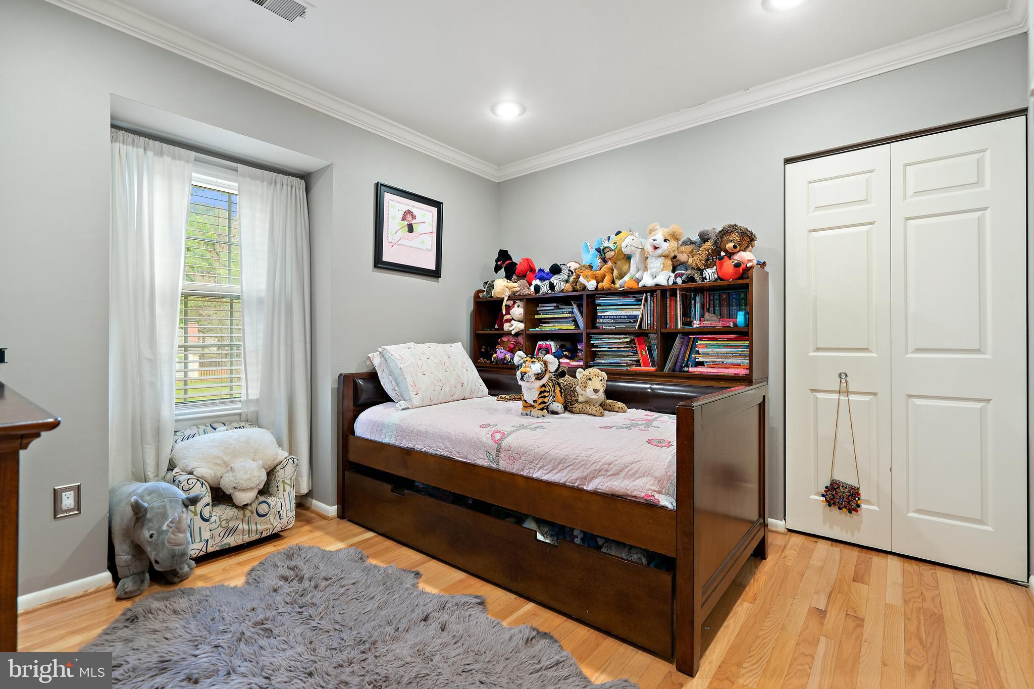 KINGSTON CHASE - Residential