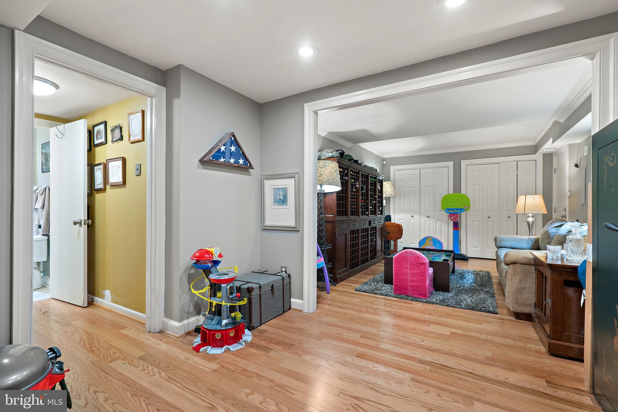 KINGSTON CHASE - Residential