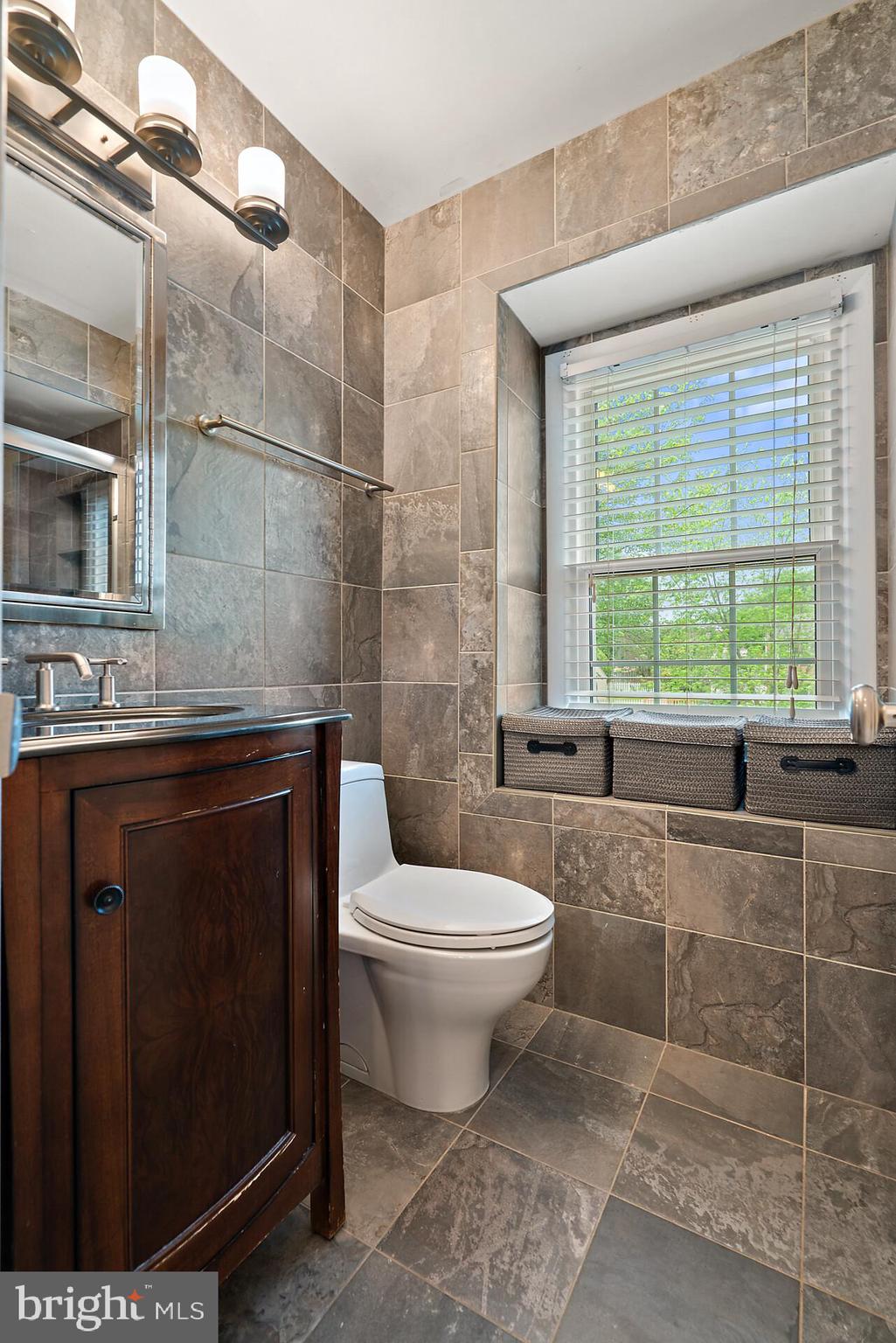 KINGSTON CHASE - Residential