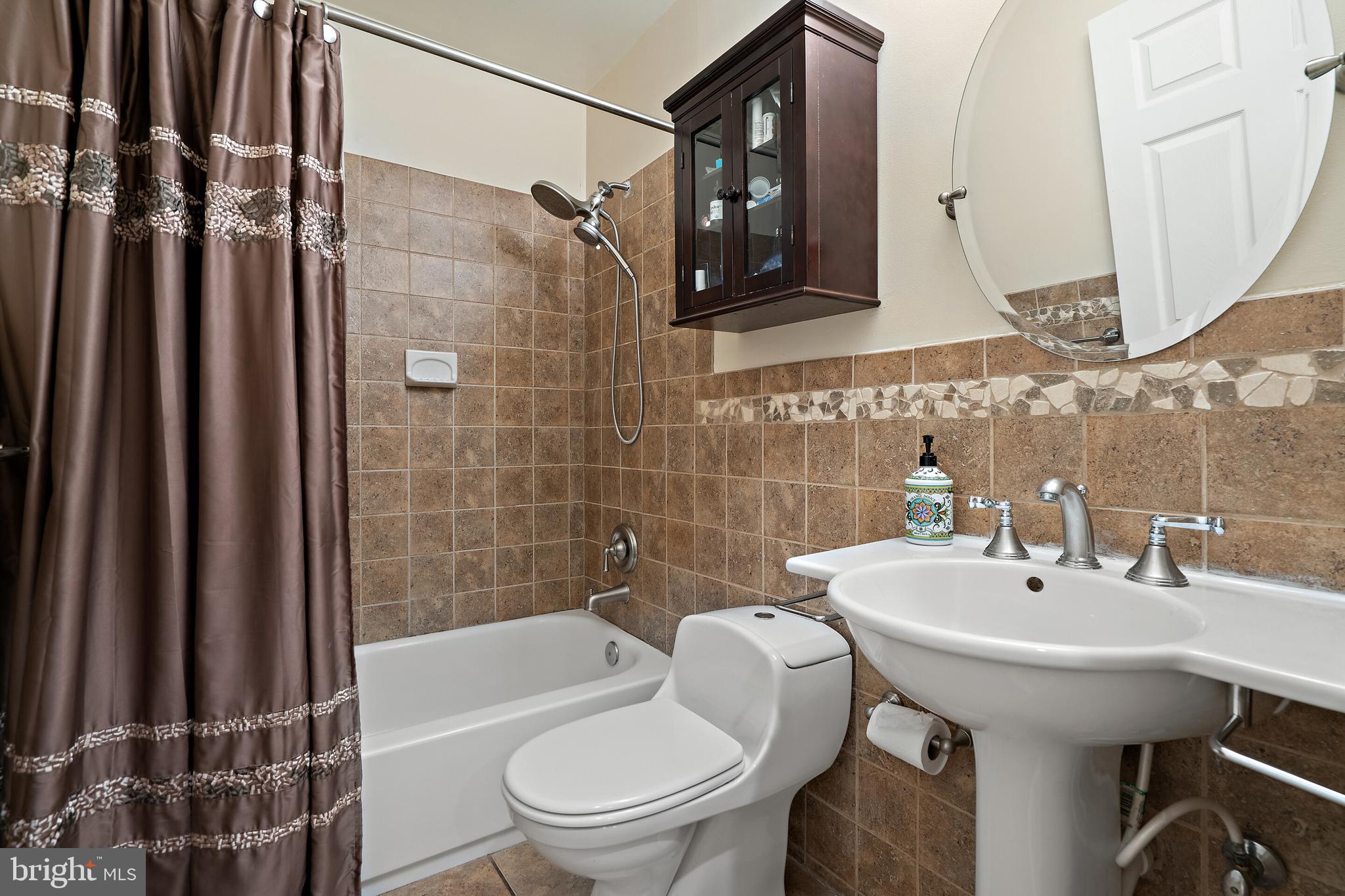 KINGSTON CHASE - Residential