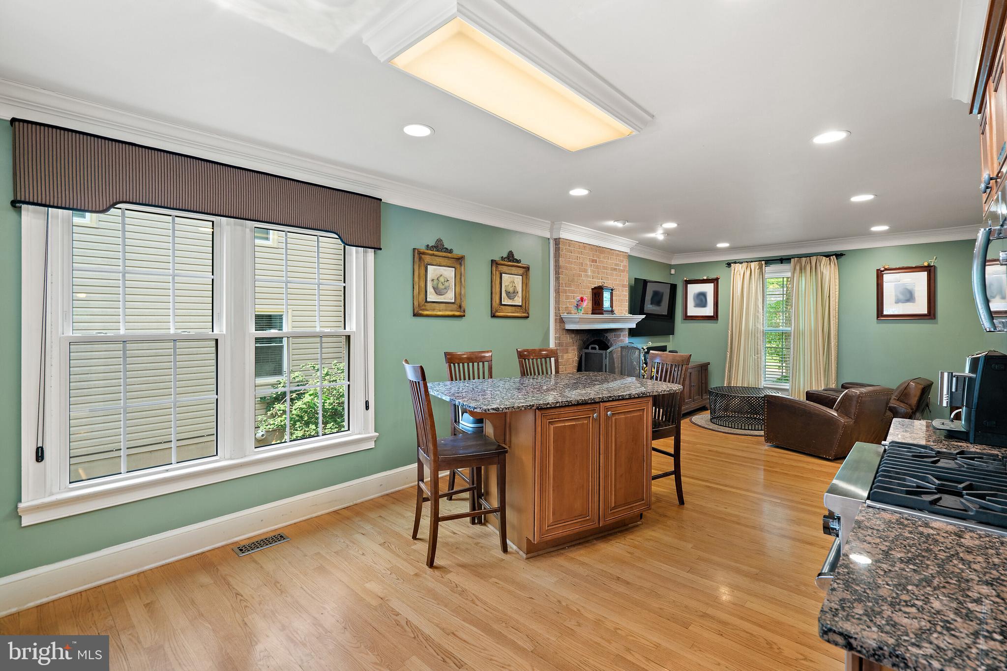 KINGSTON CHASE - Residential