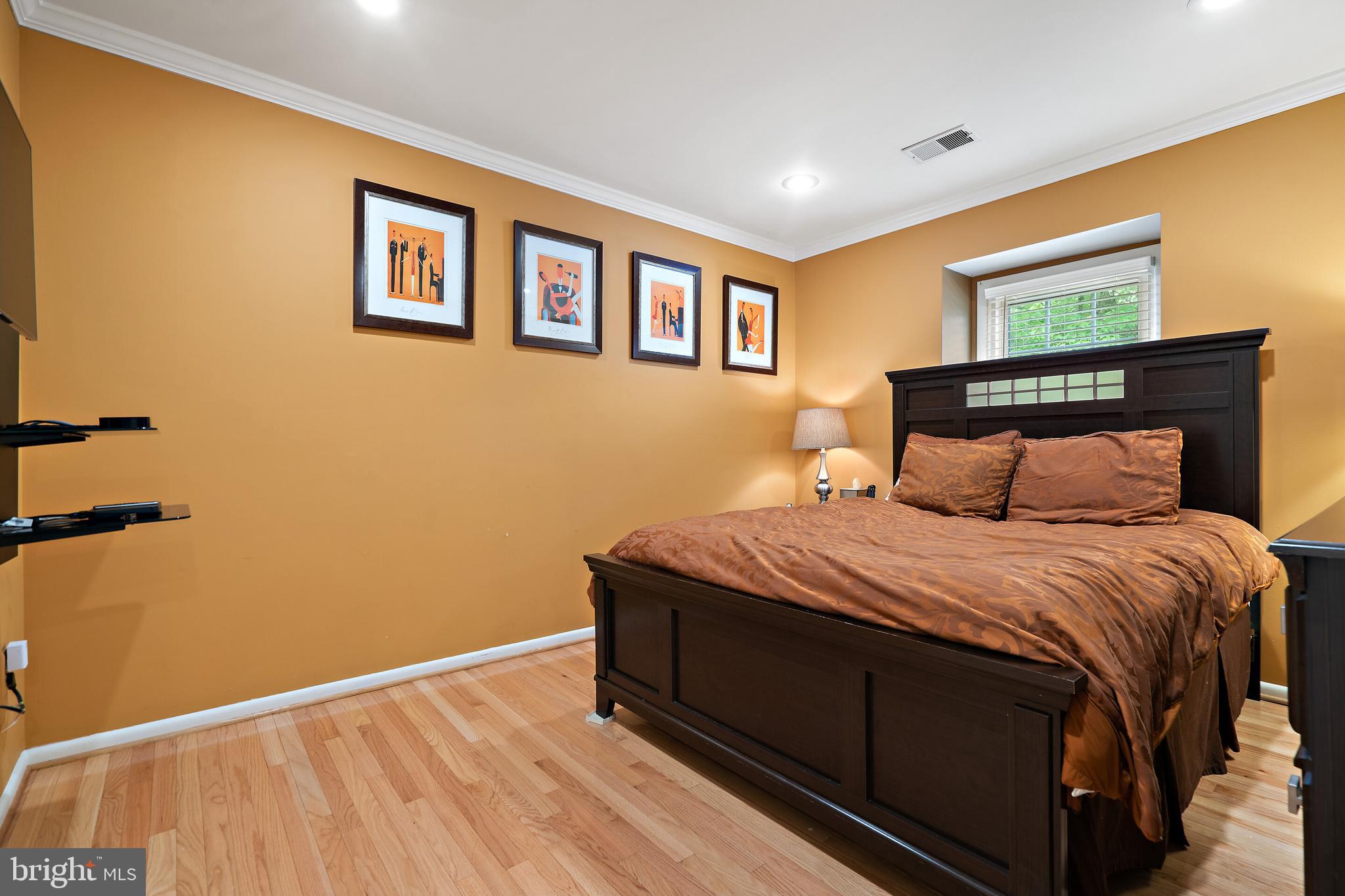 KINGSTON CHASE - Residential