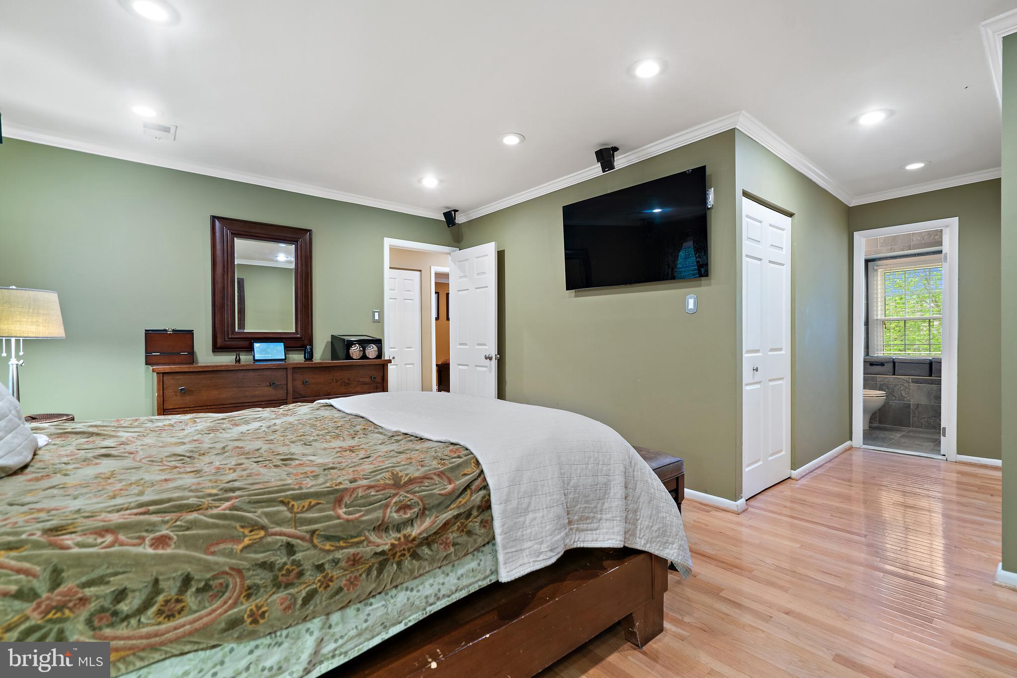 KINGSTON CHASE - Residential