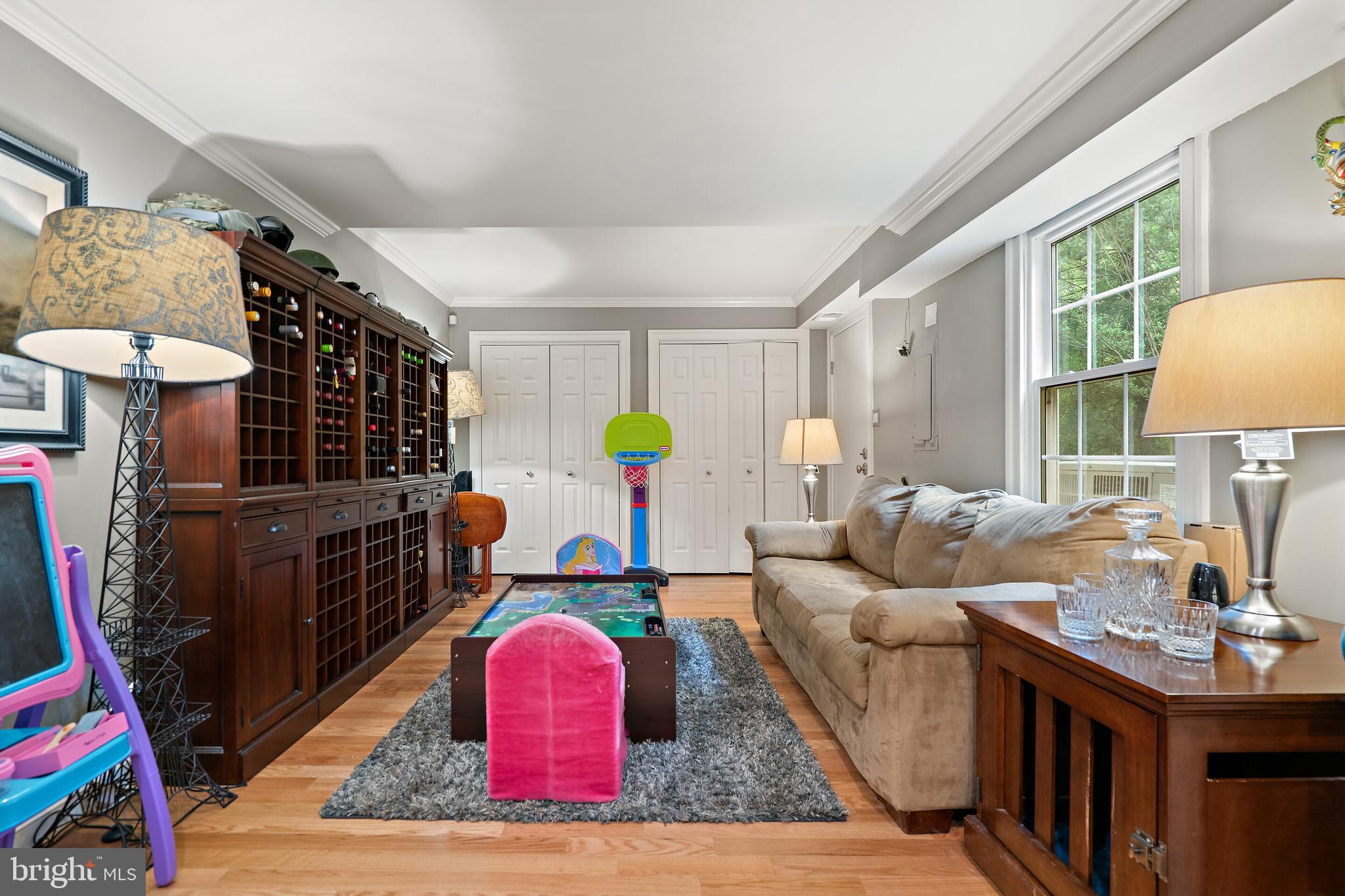 KINGSTON CHASE - Residential