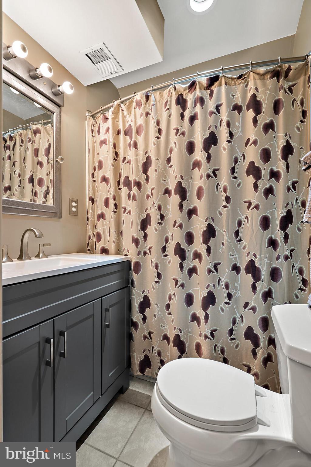 KINGSTON CHASE - Residential