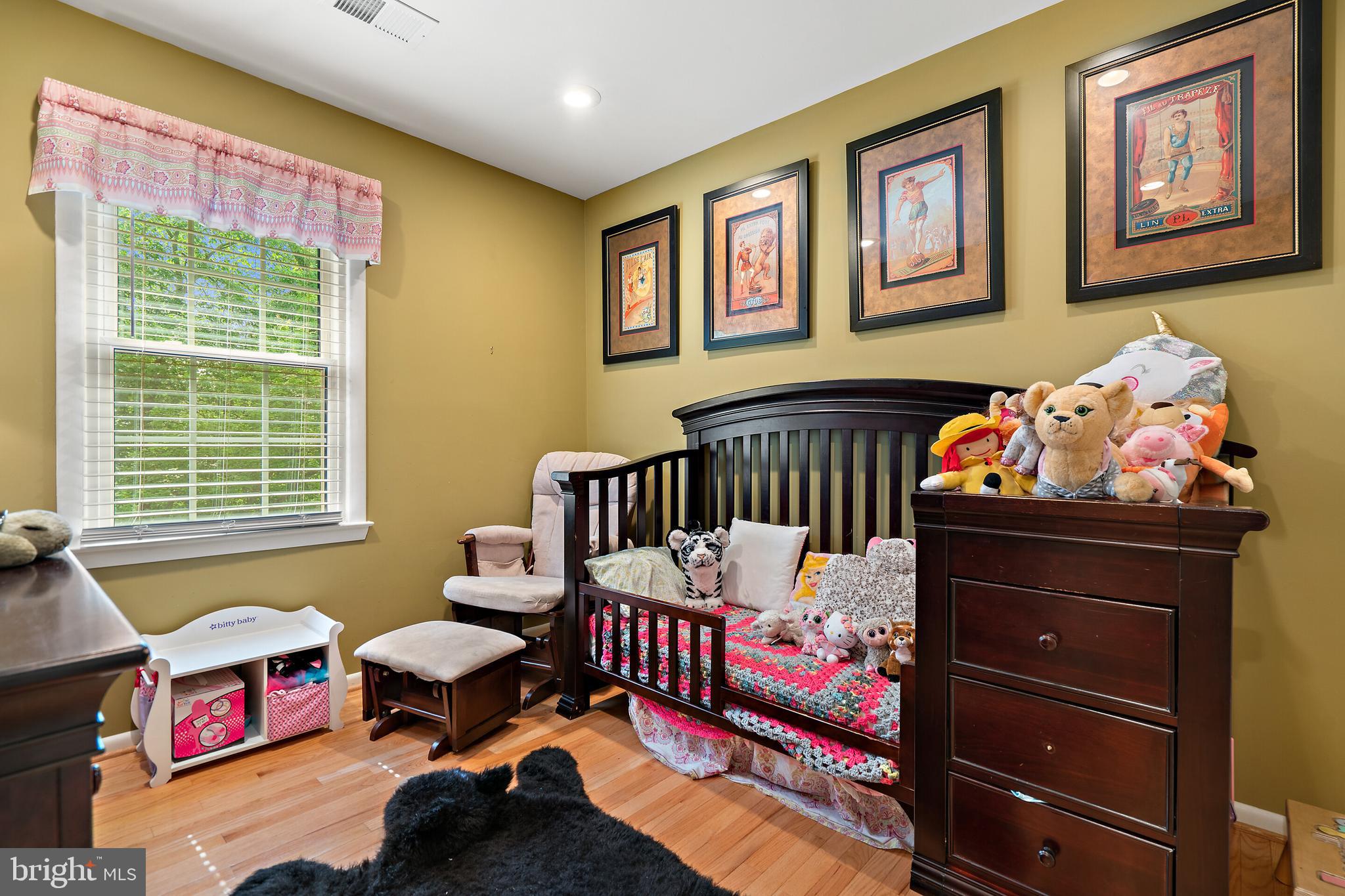 KINGSTON CHASE - Residential