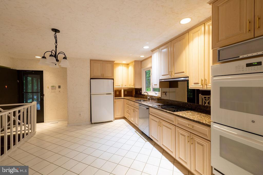 13 BRIDLEWOOD COURT