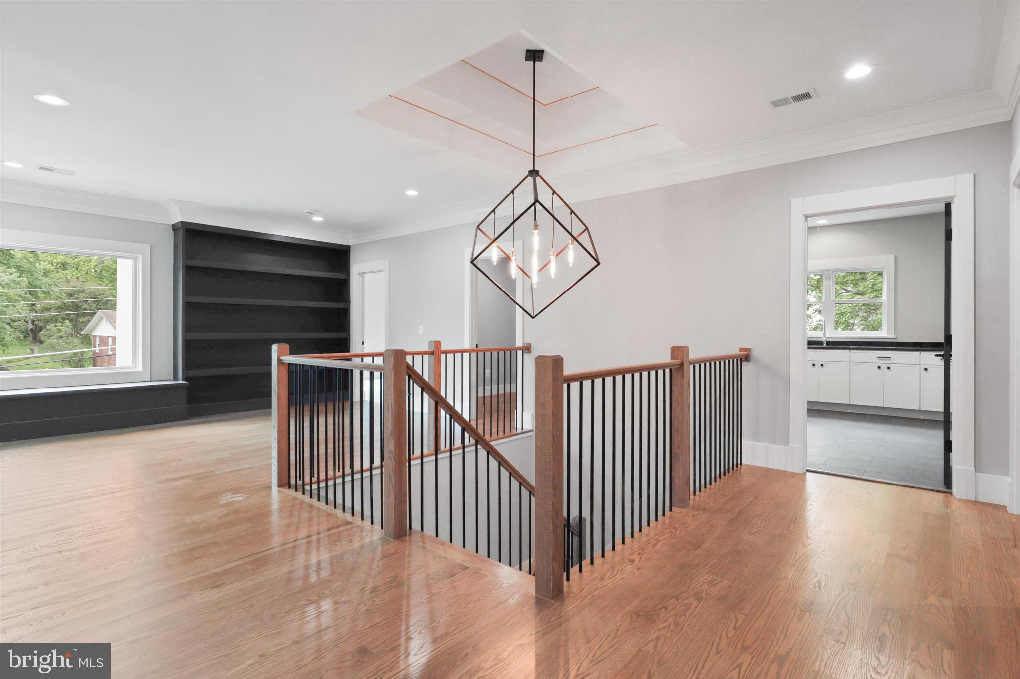 VIENNA WOODS - Residential