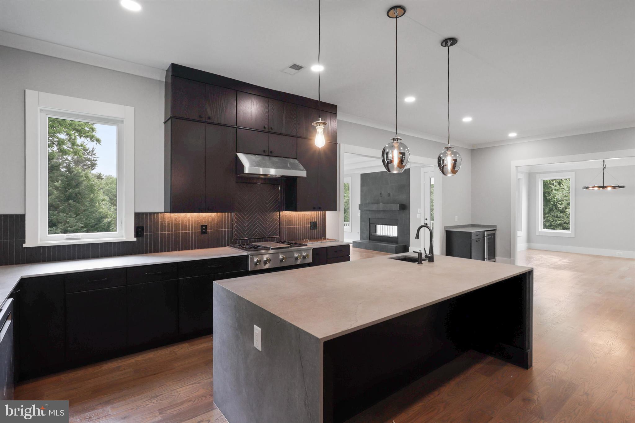 VIENNA WOODS - Residential