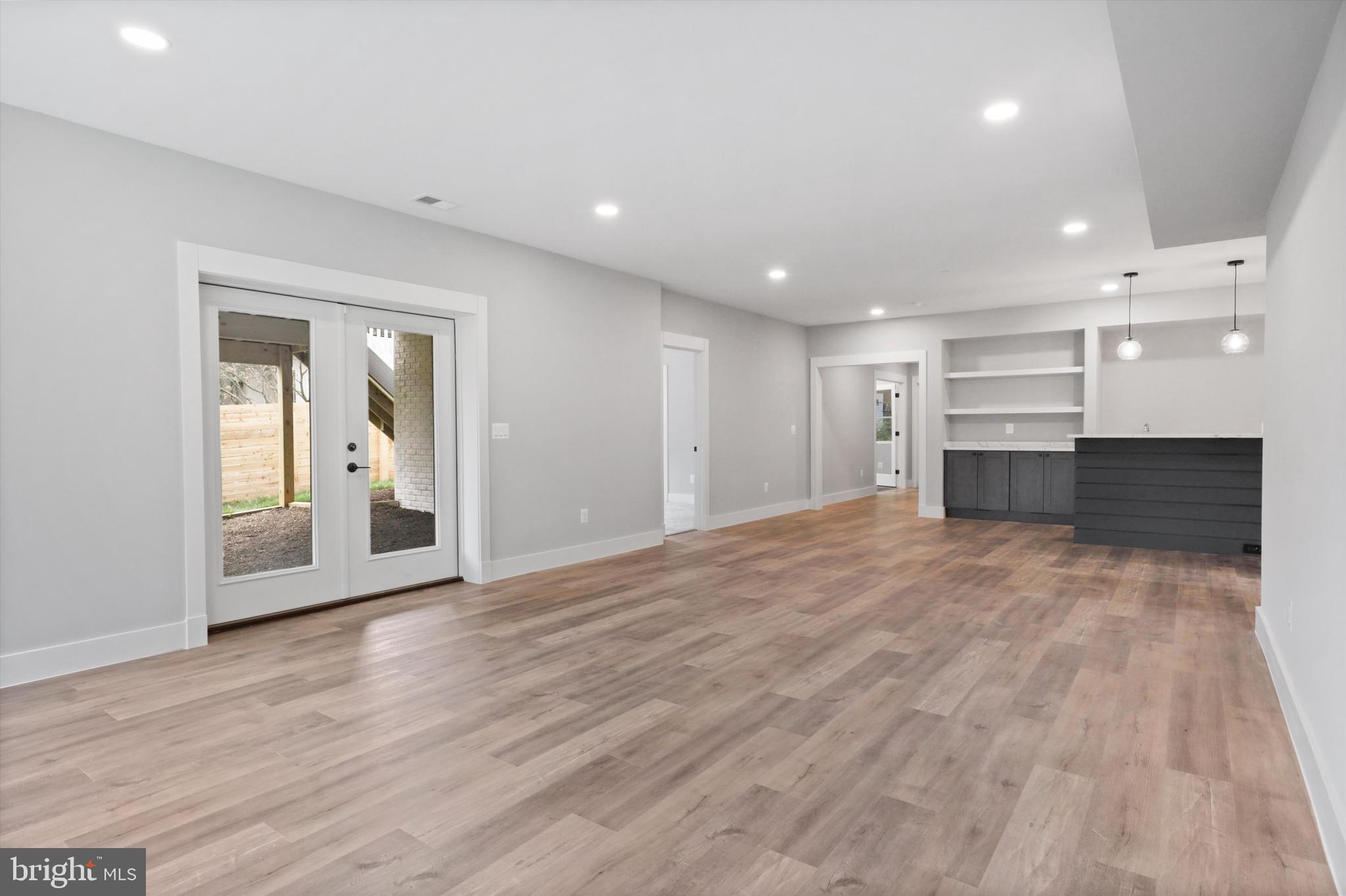 VIENNA WOODS - Residential