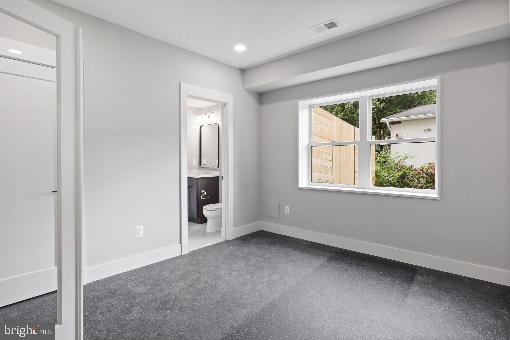 VIENNA WOODS - Residential