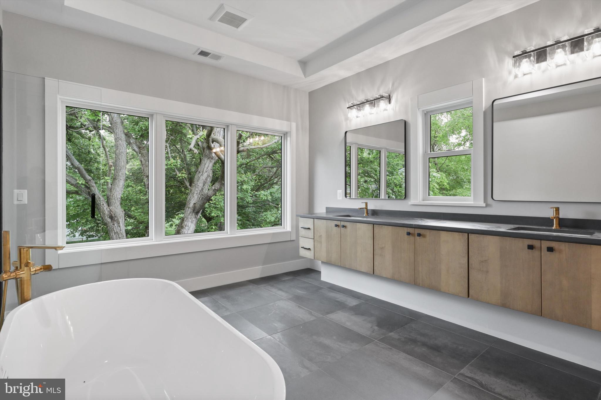 VIENNA WOODS - Residential