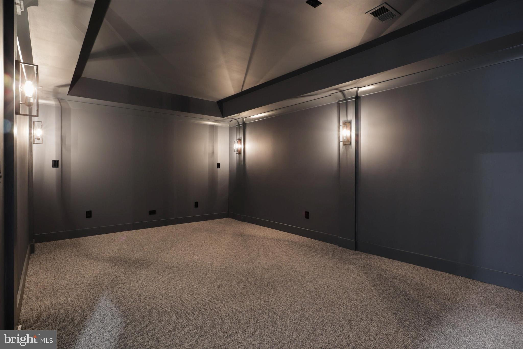 VIENNA WOODS - Residential