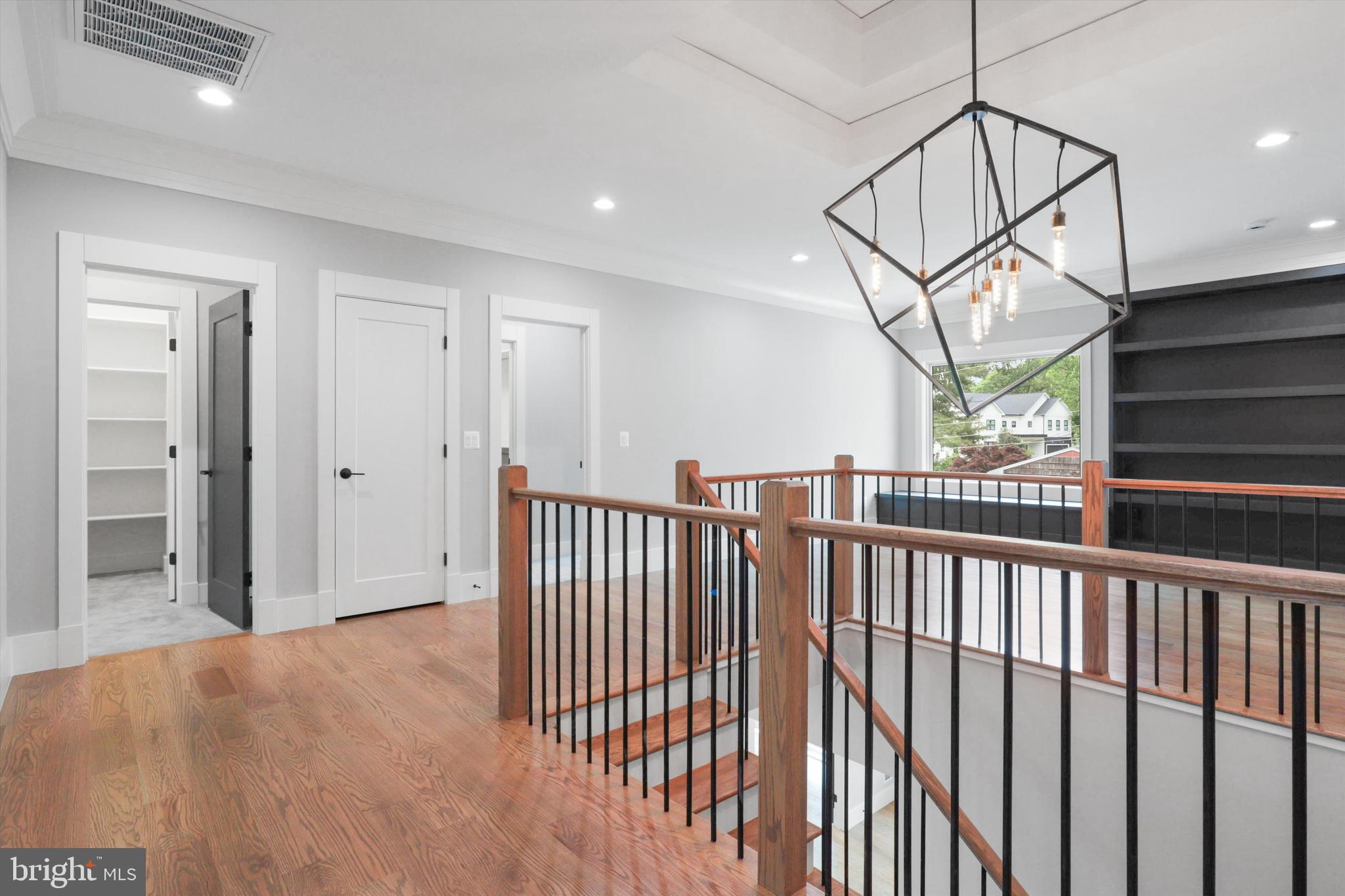 VIENNA WOODS - Residential