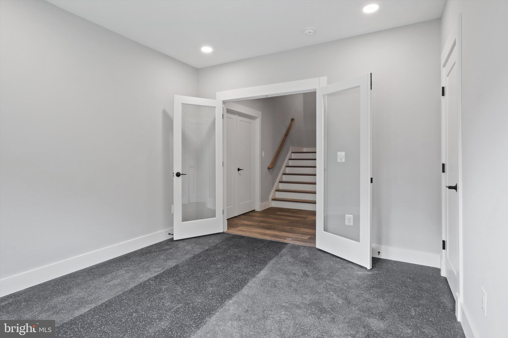 VIENNA WOODS - Residential