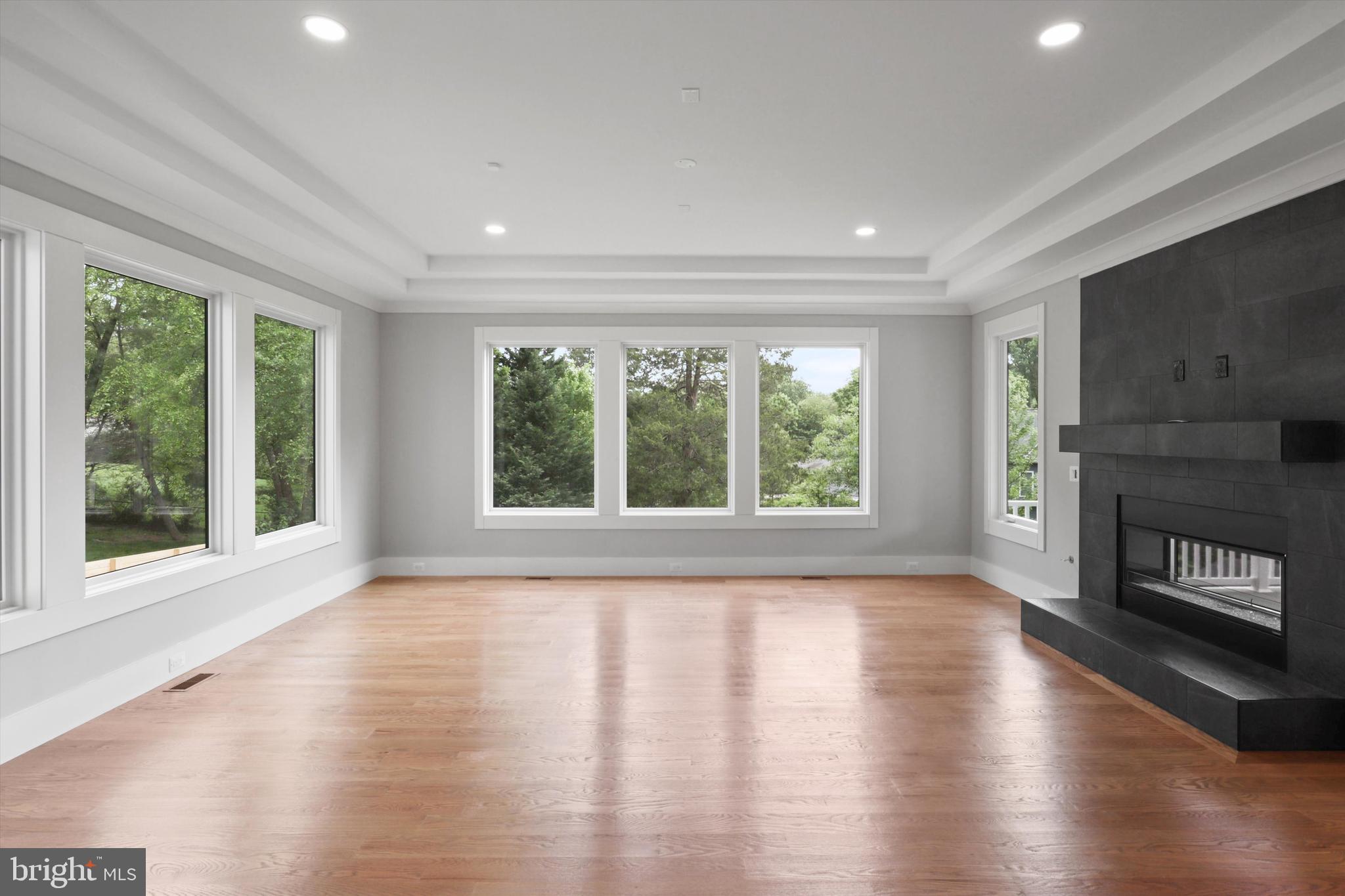 VIENNA WOODS - Residential